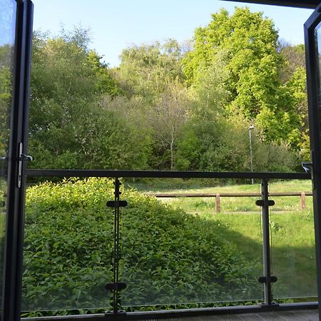 Brentwood Town Retreat - Large 2 Bedroom Apartment Bagian luar foto