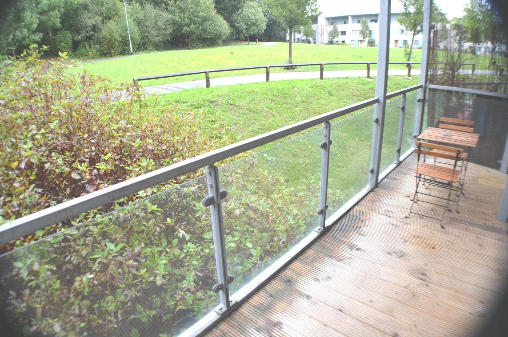 Brentwood Town Retreat - Large 2 Bedroom Apartment Bagian luar foto