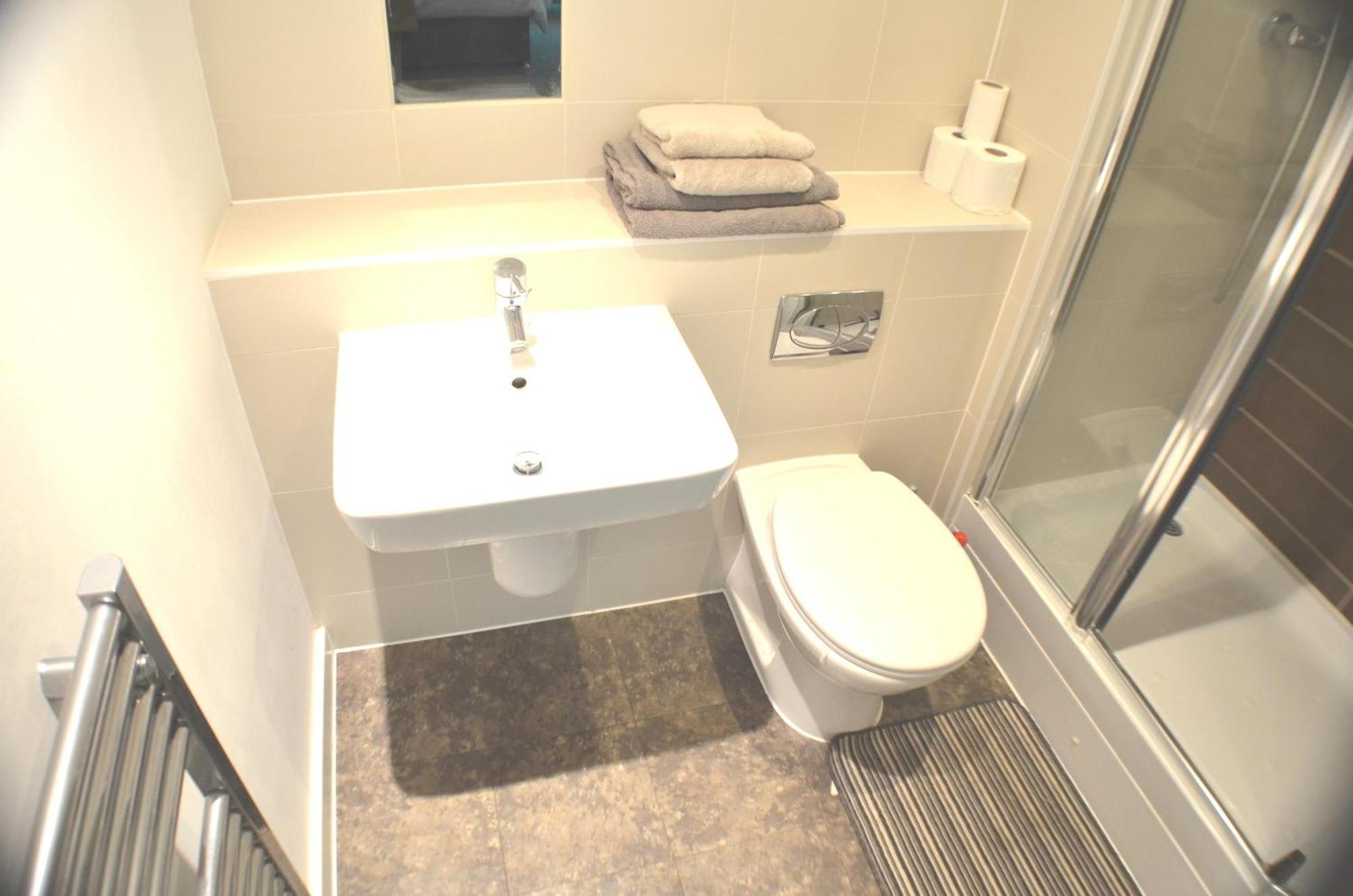 Brentwood Town Retreat - Large 2 Bedroom Apartment Bagian luar foto